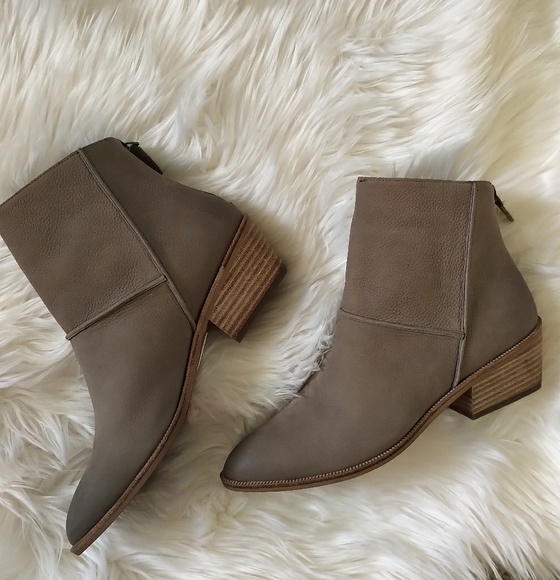 👢 Linea Paolo Poppy Booties Taupe Sz 6 NWT - Picture 3 of 6